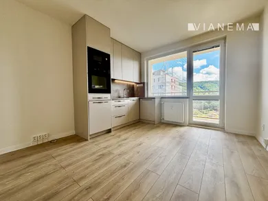 Mieszkania na sprzedaż, 3-pokojowe, Košice-Nad jazerom · €198 999