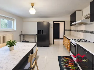Na predaj 8-izbový dom, 300 m², Veľké Kosihy