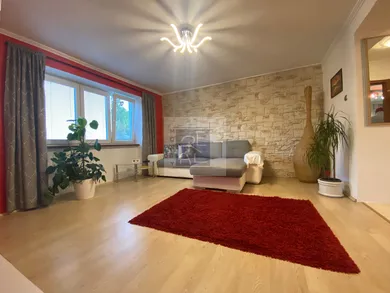 Na prenájom 2-izbový byt, 74 m², Nitra, 8. mája