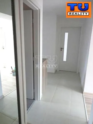 Na predaj 3-izbový byt, 70 m², Nová Dubnica