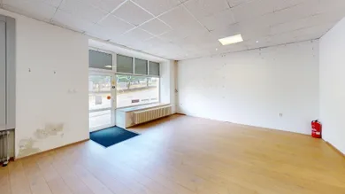 Na prenájom komerčné, 58 m², Holíč, Námestie Mieru