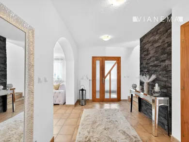 Na predaj 6-izbový dom, 335 m², Skalka nad Váhom