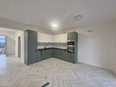 Byty na prenájom 5-izbový, Bratislava-Vrakuňa · €1 600