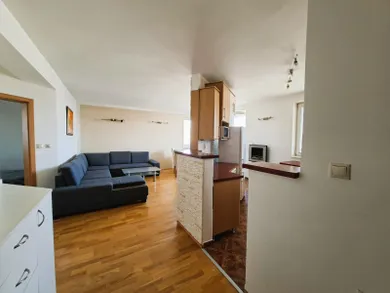 Na predaj 3-izbový byt, 80 m², Trenčín, Bavlnárska