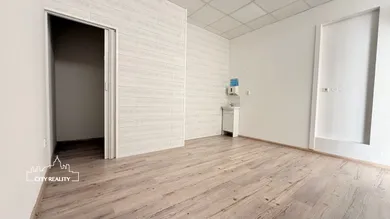 Na prenájom komerčné, 32 m², Prievidza, J. M. Hurbana