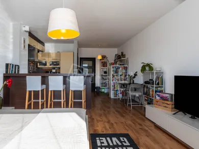 Na predaj 1-izbový byt, 53 m², Bratislava-Staré Mesto, K lomu