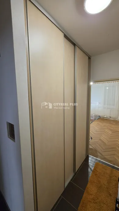 Na predaj 2-izbový byt, 62 m², Nové Zámky, Šafáriková