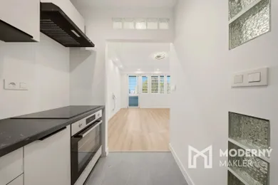 Na predaj 1-izbový byt, 24 m², Bratislava-Petržalka, Rovniakova