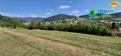 Na predaj pozemok, Nesluša