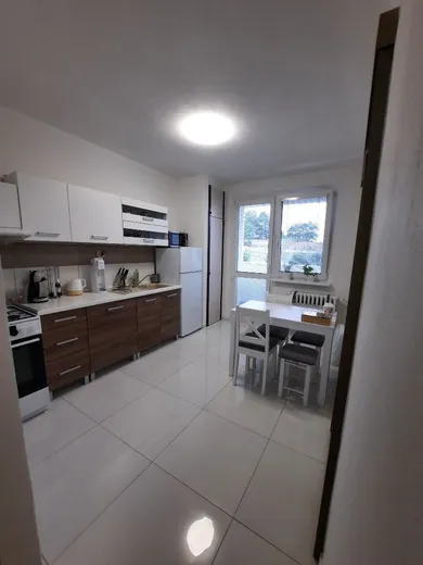 Na prenájom 1-izbový byt, 43 m², Bratislava-Karlova Ves, Hlaváčikova