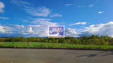 Na predaj pozemok, Veľká Lomnica, Pod lesom