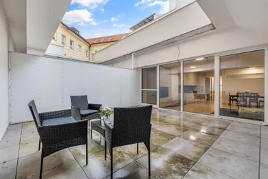 Na predaj 2-izbový byt, 77 m², Bratislava-Staré Mesto, Obchodná