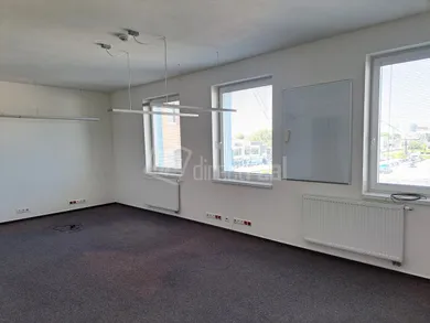 Na prenájom komerčné, 30 m², Bratislava-Nové Mesto, Vajnorská
