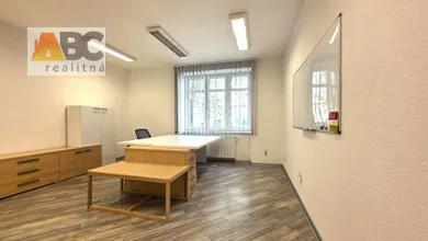 Na prenájom komerčné, 16 m², Zvolen, J. Jesenského
