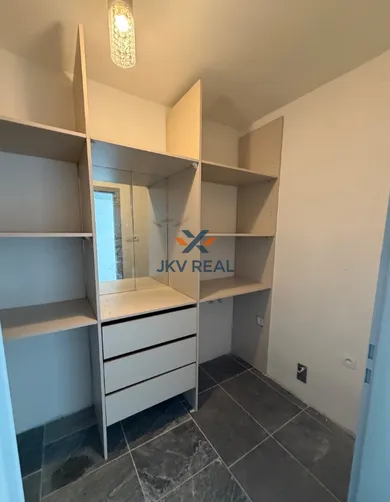 Na predaj 12-izbový dom, 320 m², Komoča