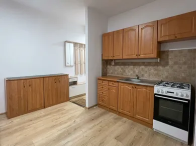 Na prenájom 1-izbový byt, 38 m², Brezno, Československej armády