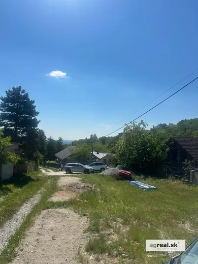 Na predaj pozemok, 138 m², Bratislava-Rača