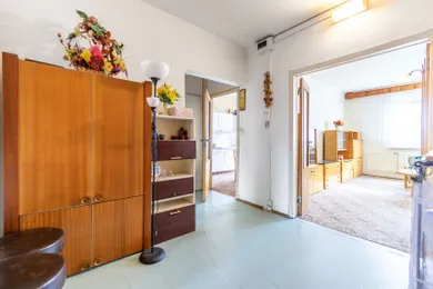 Na predaj 3-izbový byt, 69 m², Prievidza, Na Karasiny