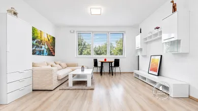 Na prenájom 2-izbový byt, 47 m², Bratislava-Nové Mesto, Ďumbierska