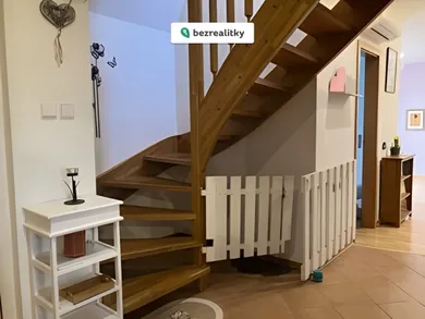 Na predaj 5-izbový byt, 116 m², Trnava
