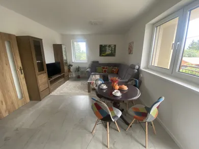 Na prenájom 2-izbový byt, 63 m², Bratislava-Ružinov, Bočná