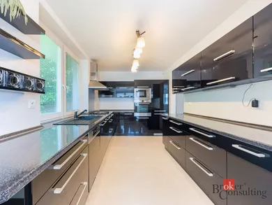 Na prenájom dom, 400 m², Bratislava-Nové Mesto, Ôsma
