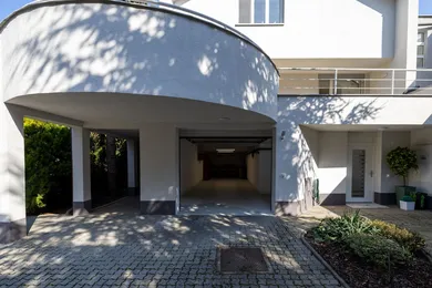 Na predaj dom, 300 m², Bratislava-Staré Mesto, Tichá