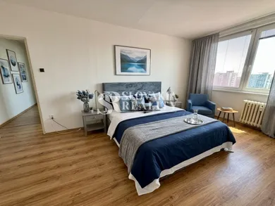 Na predaj 3-izbový byt, 80 m², Nitra, Ľudovíta Okánika