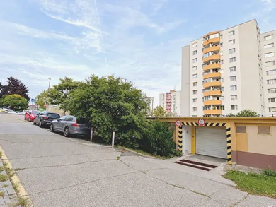 Objekty na predaj, Bratislava-Karlova Ves · €51 500