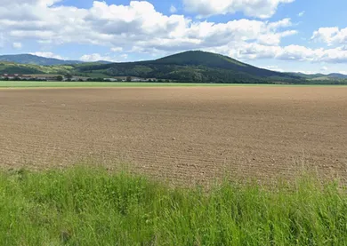 Na predaj pozemok, Kálnica