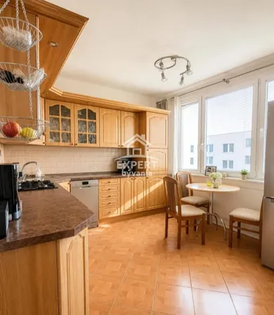 Na predaj 3-izbový byt, 77 m², Topoľčany, PODJAVORINSKEJ