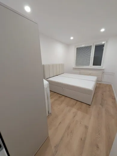Na prenájom 3-izbový byt, 70 m², Brezno, 9. mája