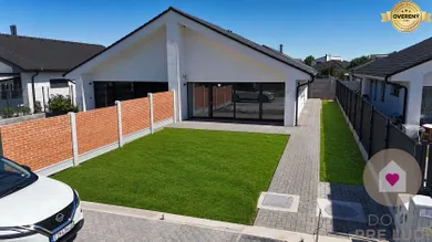 Domy na sprzedaż, 3-pokojowe, Cífer · €293 400