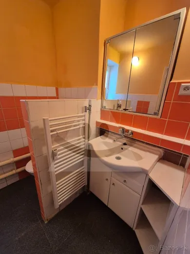 Na predaj 2-izbový byt, 60 m², Komárno, Zváračská
