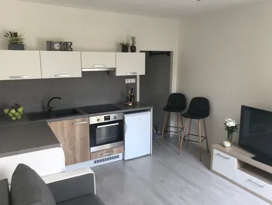 Mieszkania na wynajem, 1-pokojowe, Levice · €500
