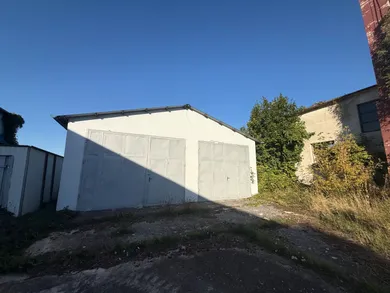 Na prenájom komerčné, 350 m², Tovarníky