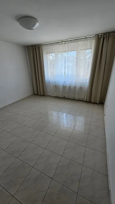 Na predaj 3-izbový byt, 61 m², Hurbanovo, Sládkovičova