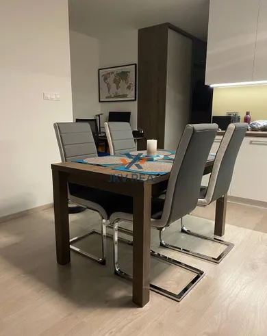 Na prenájom 2-izbový byt, 63 m², Bratislava-Nové Mesto, Vlárska