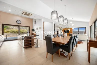 Na predaj 6-izbový dom, 320 m², Bratislava-Nové Mesto, Lopenícka