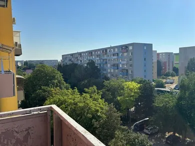 Na prenájom 2-izbový byt, 65 m², Komárno, Meštianska ul.