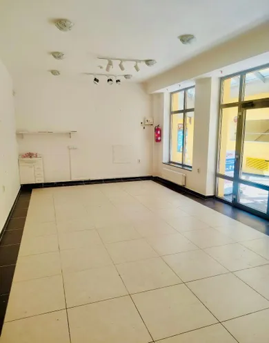 Na predaj komerčné, 35 m², Bratislava-Staré Mesto, Obchodná