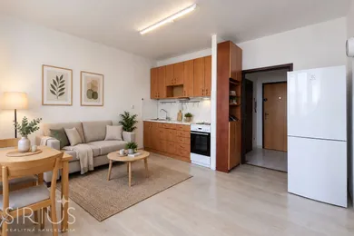 Na predaj 2-izbový byt, 42 m², Bratislava-Petržalka, Krásnohorská