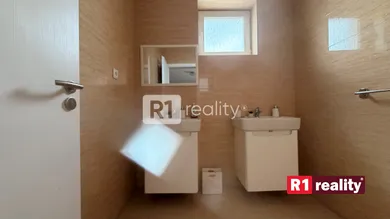 Na predaj 6-izbový dom, 228 m², Sokolovce