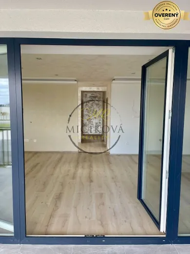 Na predaj 3-izbový byt, 77 m², Tomášikovo