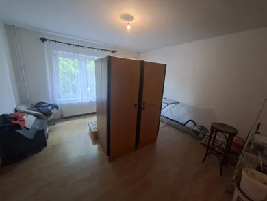 Na predaj 4-izbový dom, 46 m², Banka, Topoľčianska