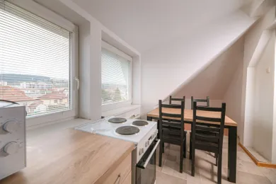 Na prenájom 2-izbový byt, 80 m², Trenčín, Osloboditeľov