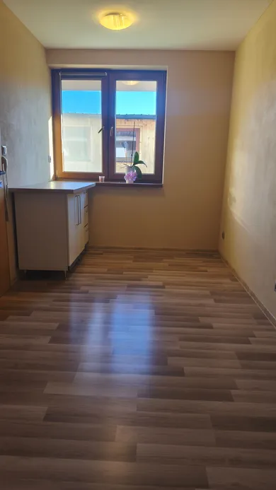 Komerčné priestory na prenájom, Pezinok · €500