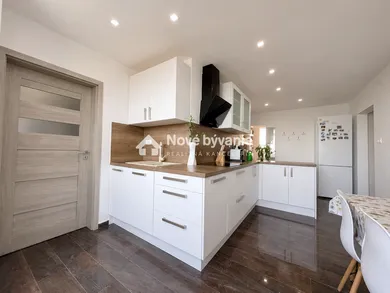 Na predaj 3-izbový byt, 72 m², Želiezovce, Mierová