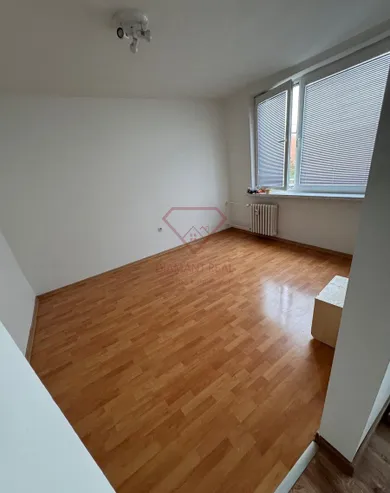 Na predaj 1-izbový byt, 38 m², Sereď, M. R. Štefánika