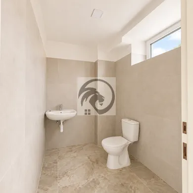 Na prenájom komerčné, 94 m², Levice, Mierová ul.